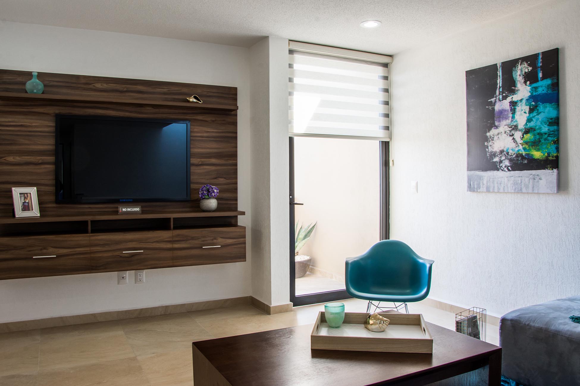 Mueble de tv con lambrin en madera natural 🪵 y panel de melamina alto  brillo ⚪️✨
